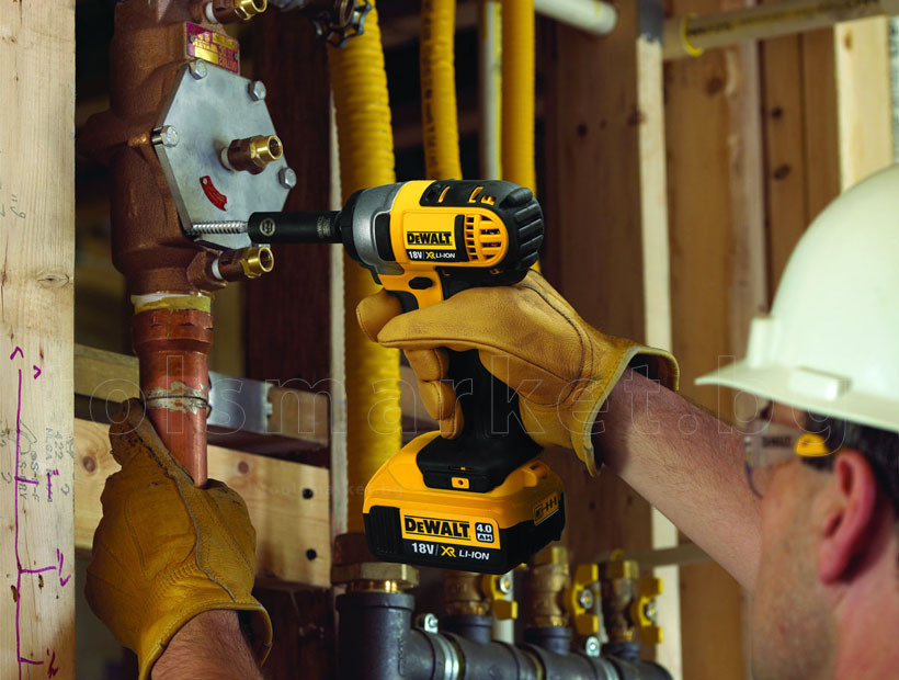 Акумулаторен ударен гайковерт DeWALT DCF880M2 на 1/2